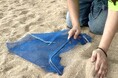 海洋ごみ清掃道具「くらげ５号Ｓ」発売　砂浜のマイクロプラスチック回収が約5倍効率的に
