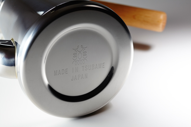 『Made in TSUBAME』認可の製品には、「燕」の漢字をモチーフにしたロゴが刻まれている。