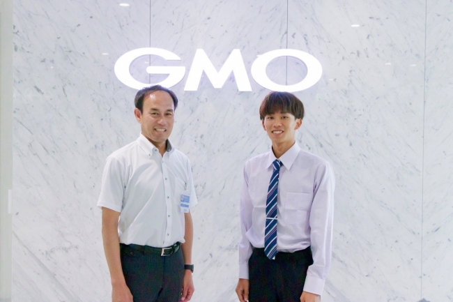 ［写真左から］ GMOアスリーツ 監督 花田 勝彦、島貫 温太選手