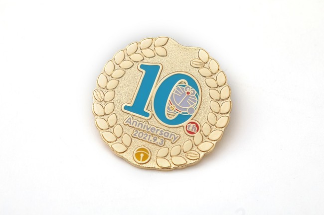 10周年ピンズ  ©藤子プロ・小学館