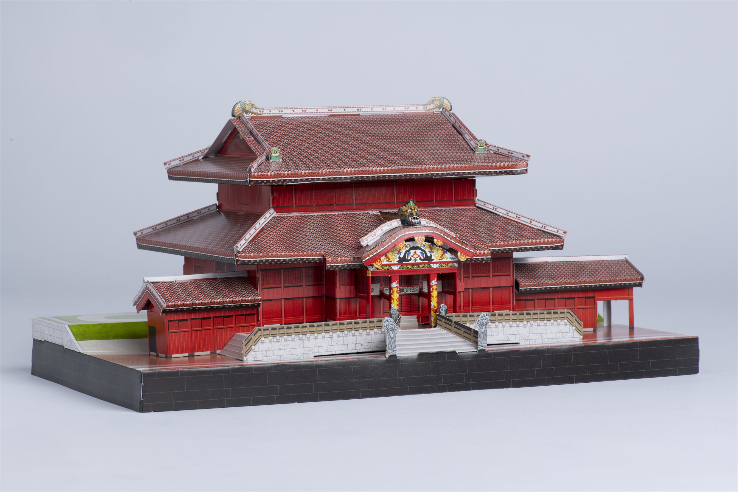 サライ 7月号付録は 首里城正殿がペーパークラフトに 株式会社小学館のプレスリリース