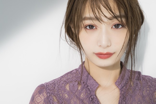 フリーアナウンサー宇垣美里のコスメ愛をまとめた1冊が11月発売決定 いろんな顔の宇垣さんが見られます 株式会社小学館のプレスリリース