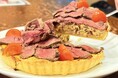 馬肉のキッシュが新登場!馬肉専門店ならではのアレンジで唯一無二の新商品が登場!「大衆馬肉酒場 馬王 堺筋本町店」