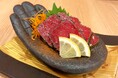 馬肉のカルパッチョにせせりの南蛮漬け!暑い夏にぴったりの"爽やか絶品メニューが新登場!「純国産馬刺しと朝引き鶏 にほんいち 大阪堺筋本町店」