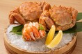 北海道産の毛ガニがぎっしり！豪華に盛り付けた幻の人気メニュー“毛ガニの面盛り”がグランドメニューに登場！｜すし酒場 にほんいち 本町店