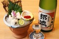 「この酒じゃないと、この鱧は完成しない。」料理人が選んだ夏限定ペアリング。鱧の湯引きご注文で純米酒「招徳」をサービス｜牡蠣と海鮮 にほんいち 堺筋本町店