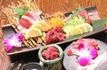 100％純国産。契約牧場「佃牧場」の馬刺し5部位を味わう夏限定企画を開催｜純国産馬刺しと朝引き鶏 にほんいち 大阪堺筋本町店