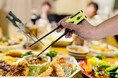 アウトドアだけじゃない、あなたの食事をもっと快適に♪握るだけで使える箸「Hashi-Tong CHOPPP!!」の可能性!!ミユキ精工株式会社が「東京インターナショナル ギフト・ショー」に出展します!