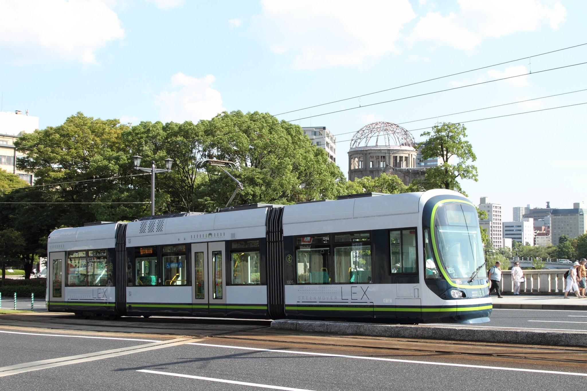 がんばろう広島』「広島電鉄の路面電車グッズ」を期間限定で販売します。～広島東洋カープとのコラボ商品も販売～｜広島県のプレスリリース