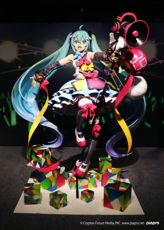 横浜人形の家に初音ミクフィギュア約200体が集結 | 横浜市の