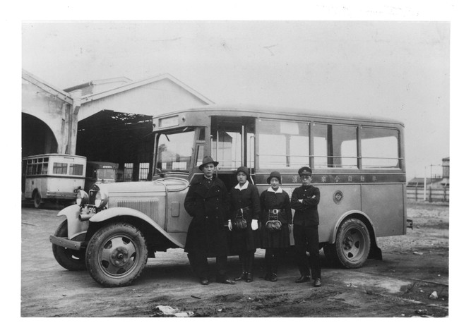 「1928年バス開業、撮影は1933年浅間町車庫」