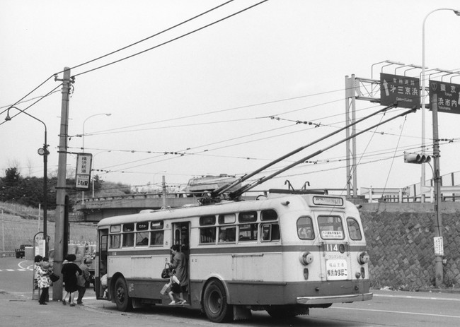 「1959年トロリーバス開業、撮影は1971年横浜新道バス停」
