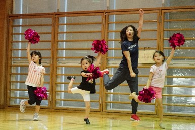 Dance Dance Dance Yokohama 21 初心者の子供たち対象にプロダンサーからダンスの楽しさを学ぶワークショップを開催します チア Hip Hopなど多彩なジャンル 横浜市のプレスリリース