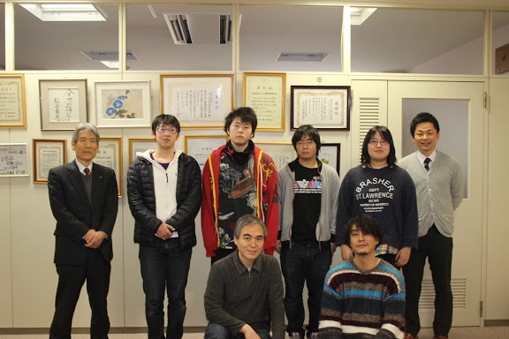 （写真2）表技協講師とカリキュラムを受けた高橋先生と学生さんたち