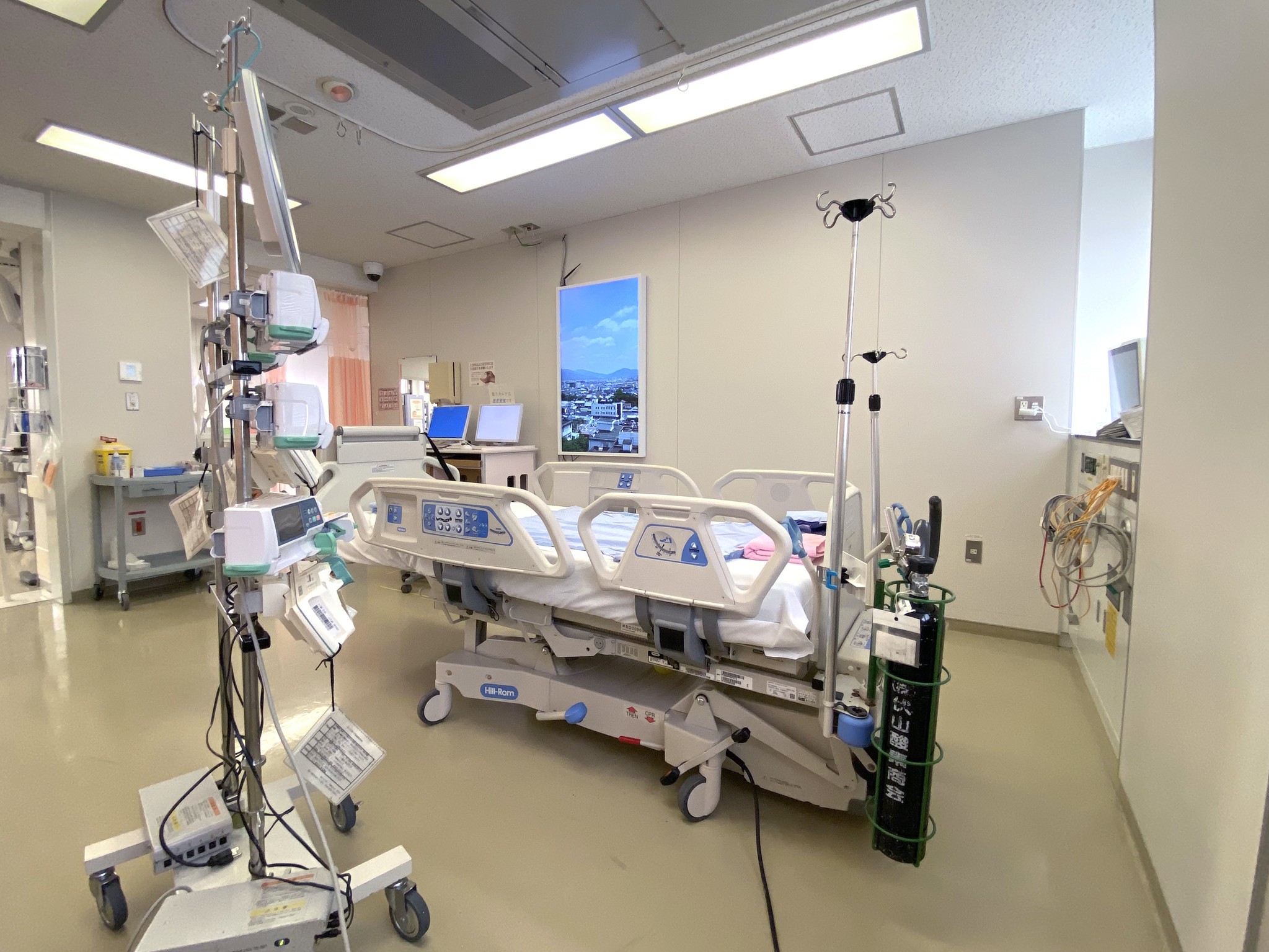 医療施設での快適空間実現に向けて 奈良県立医科大学附属病院が病室の環境改善に関する検証を 55インチの大型スマートウィンドウatmoph Window Upで開始 Atmophのプレスリリース