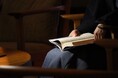 【スマホを置いて、本を読む旅へ】梅雨限定"読書没入"企画「読月（よみつき）」開始　（江田島荘）