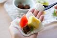 銀河に新登場！手のひらで完成する、上品なフルーツ大福体験「包んで食べるフルーツ大福」