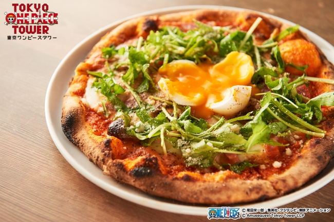 「トマトカルボナーラピザ」1,800円（税込）カルボナーラ風に仕上げたピザは「Cafe Mugiwara」のピザ窯で焼き上げているので、いつでも出来立てをお届け！ 
