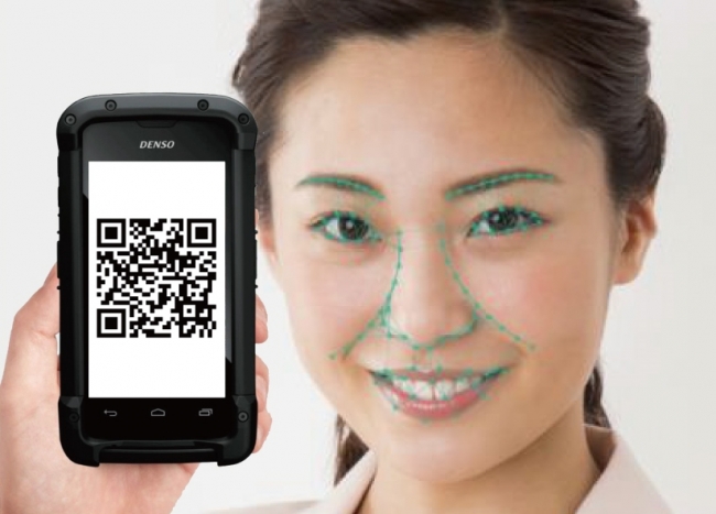 撮影した顔写真から、顔認証に必要な情報をQRコードに格納してお客様のスマートフォンに出力。認証時には、QRコードの読み込みとお客様本人を併せて撮影し認証を行う。