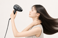 「旅行にも、いつもの髪型を。」simplusから、0.4kg・折りたたみ式の速乾ヘアドライヤーを新発売。