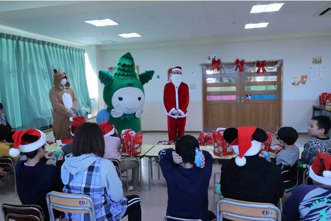 2020年12月（栃木県） 栃木岩舟店　児童福祉施設へ景品寄贈