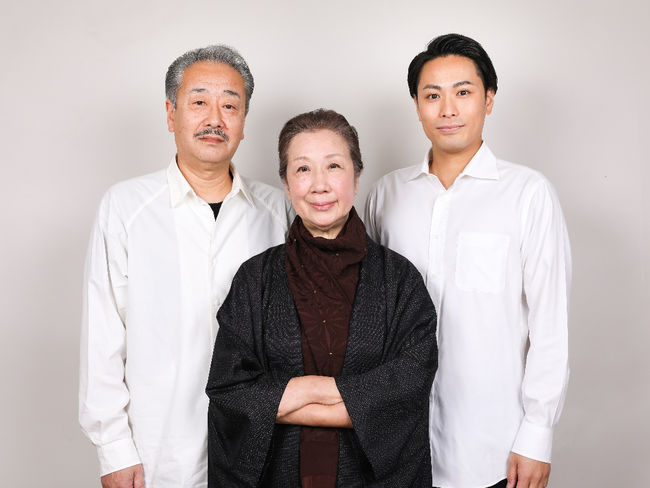 (左から)加納朋之、新橋耐子、越塚 学
