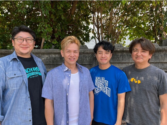 左から新井章仁、ジョーイ大鵞、渡久地雅斗、当山彰一 左から新井章仁、ジョーイ大鵞、渡久地雅斗、当山彰一