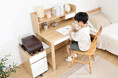 リビング学習時代に対応する、コンパクトな「キッズデスク」を新発売。北欧デザインとたっぷりの収納力を兼ね備えた一台。