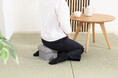 花火大会や秋の運動会にも活躍!脚をこっそり守る救世主。「正座椅子にもなる収納スツール」誕生!