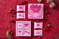 【先行販売】ナッツとベリーの甘酸っぱいバレンタインスイーツが登場!ピンクのパッケージで「caica」が贈る、3層の特別なフロランタン2種のベリーが主役の「フロランショコラサンド〈ダブルベリー〉」