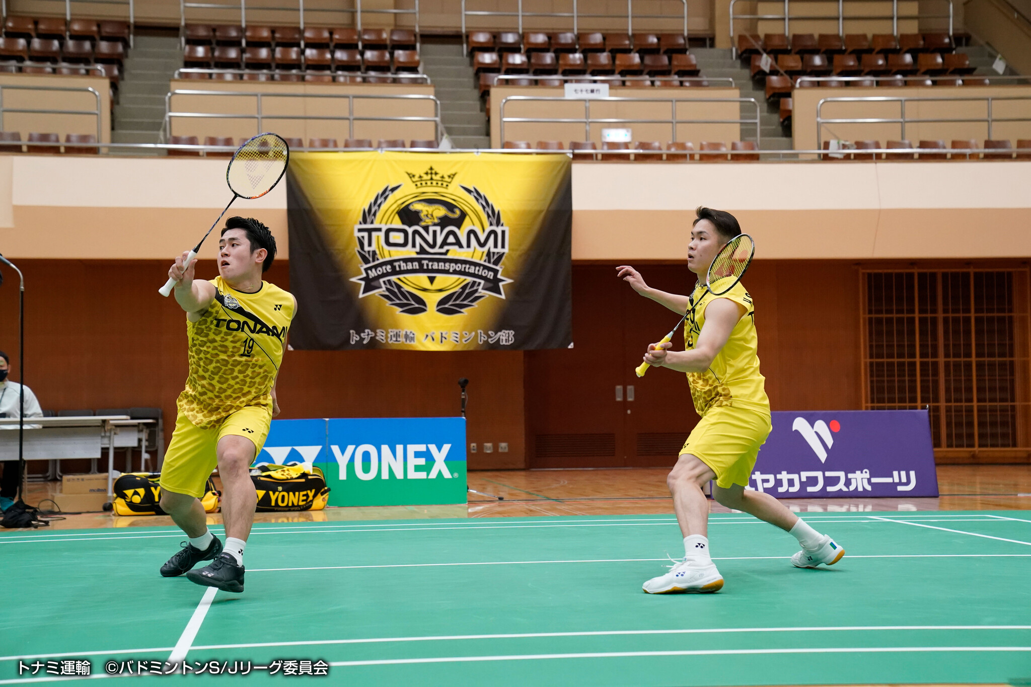 2019年ヨネックス ノースリーブ yonex バドミントン トナミ