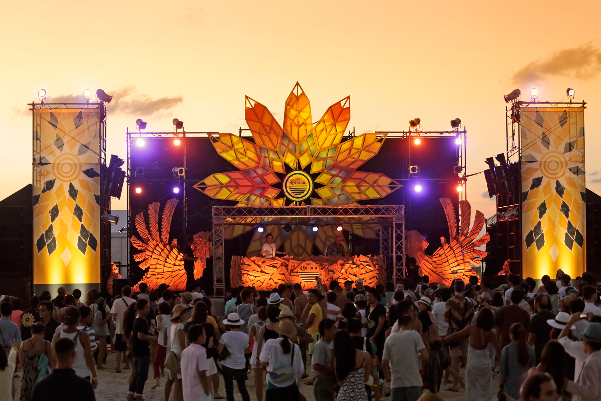 コロナ・エキストラが送るビーチパーティの決定版 「CORONA SUNSETS FESTIVAL」 沖縄・美らSUNビーチで7月2日・3日に