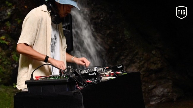 第一弾　DJ J.A.K.A.M.さんによる武蔵御嶽神社の滝行の聖地「綾広の滝」での作品 5