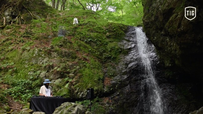 第一弾　DJ J.A.K.A.M.さんによる武蔵御嶽神社の滝行の聖地「綾広の滝」での作品　２