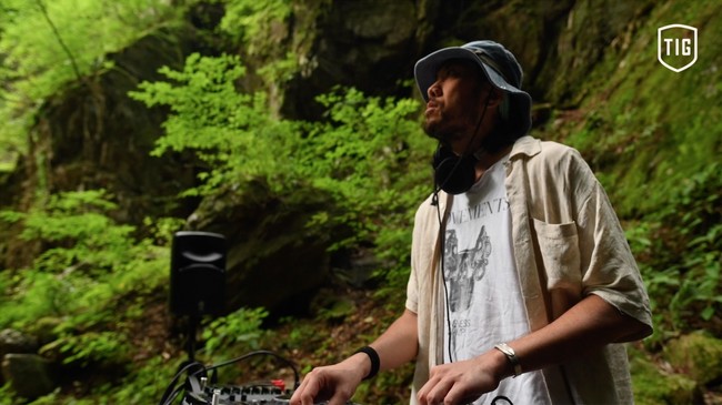 第一弾　DJ J.A.K.A.M.さんによる武蔵御嶽神社の滝行の聖地「綾広の滝」での作品 8