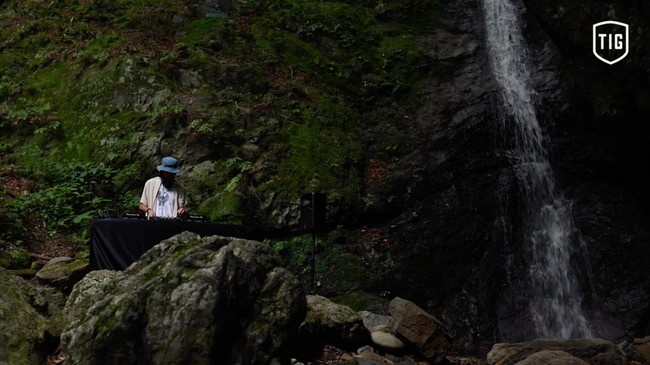 第一弾　DJ J.A.K.A.M.さんによる武蔵御嶽神社の滝行の聖地「綾広の滝」での作品 10