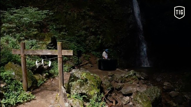 第一弾　DJ J.A.K.A.M.さんによる武蔵御嶽神社の滝行の聖地「綾広の滝」での作品　４