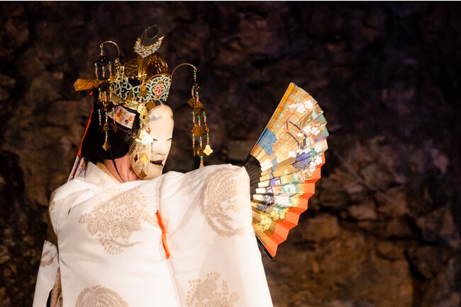 能楽協会「能 羽衣」 沖縄 ガンガラーの谷公演(洞窟能)(2022 年)より 能楽協会「能 羽衣」 沖縄 ガンガラーの谷公演(洞窟能)(2022 年)より