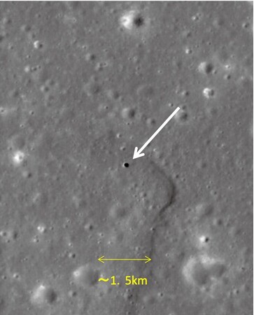 月マリウス丘の縦孔（Haruyama et al., GRL　2009）画像提供：春山純一