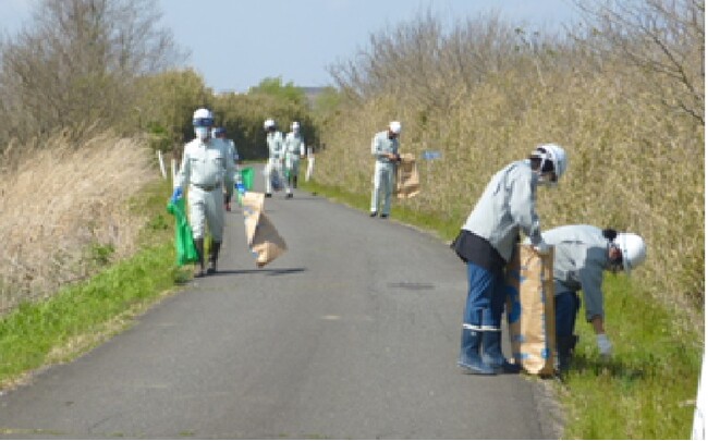 迫川清掃、除草作業の様子