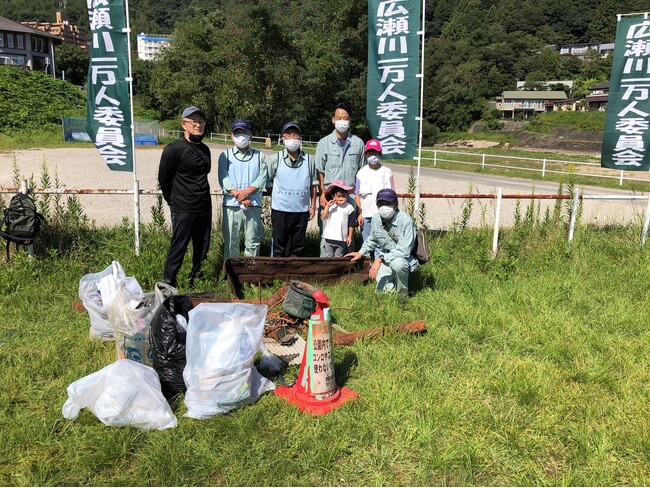 広瀬川清掃の様子