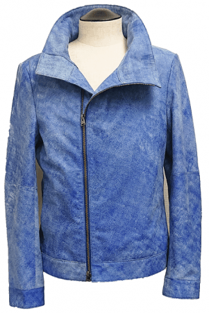 スタンドカラージャケット ￥60,480（税込） カラー：ブルー