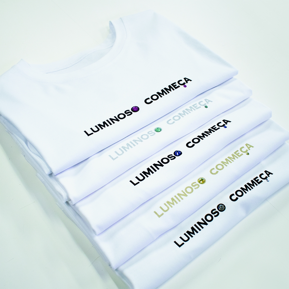 どれが当たるかお楽しみ！ルミノーゾ・コムサのフォーチュンTシャツ発売｜株式会社ファイブフォックスのプレスリリース