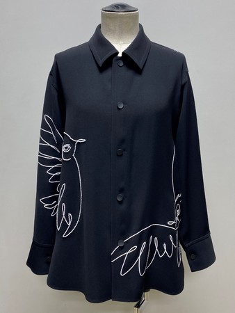 ［バジーレ28］シャツ　57,200円(税込)　カラー：ホワイト・ブラック