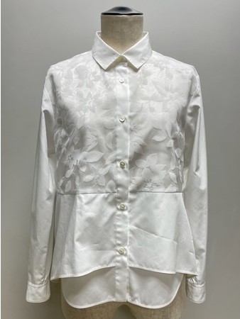 ブラウス 31,900円(税込) カラー:ホワイト・ブラック ブラウス 31,900円(税込) カラー:ホワイト・ブラック