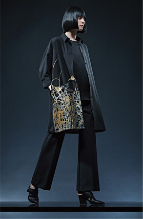 ［バジーレ28］ロングシャツ　69,300円(税込)