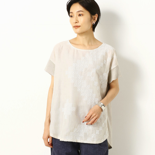 プルオーバー 25,300円(税込) カラー:生成り、ブラック プルオーバー 25,300円(税込) カラー:生成り、ブラック