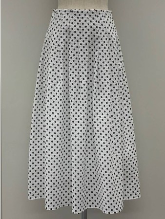 スカート　24,200円(税込)　カラー：ホワイト×ブラック、ブルー×ブラック、ブラック×ホワイト
