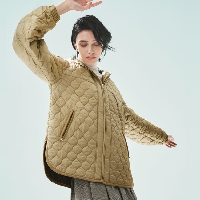 コート 55,000円(税込) カラー:オフ×ブラック、ベージュ×ブラック、ブラック×ストライプ コート 55,000円(税込) カラー:オフ×ブラック、ベージュ×ブラック、ブラック×ストライプ