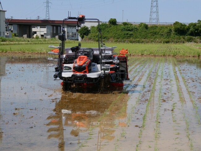 RTKを活用したロボット田植機